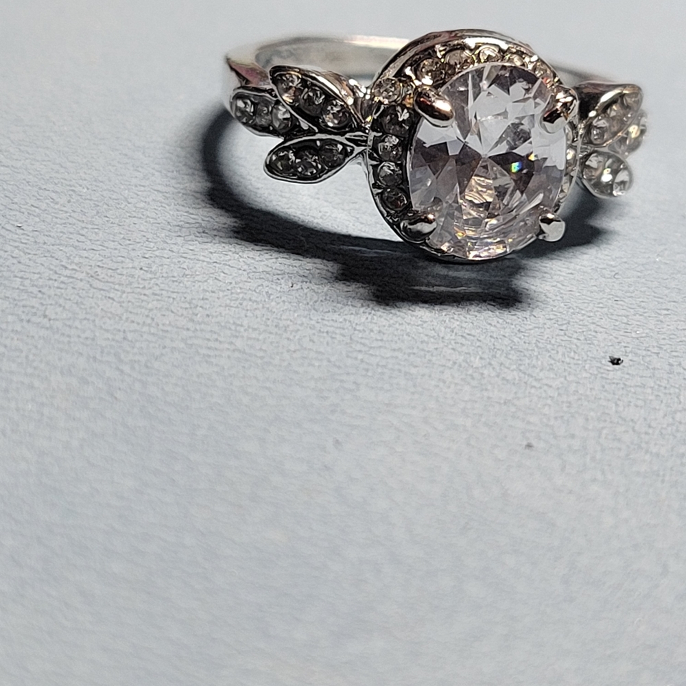 Ring - Picture 3 of 9
